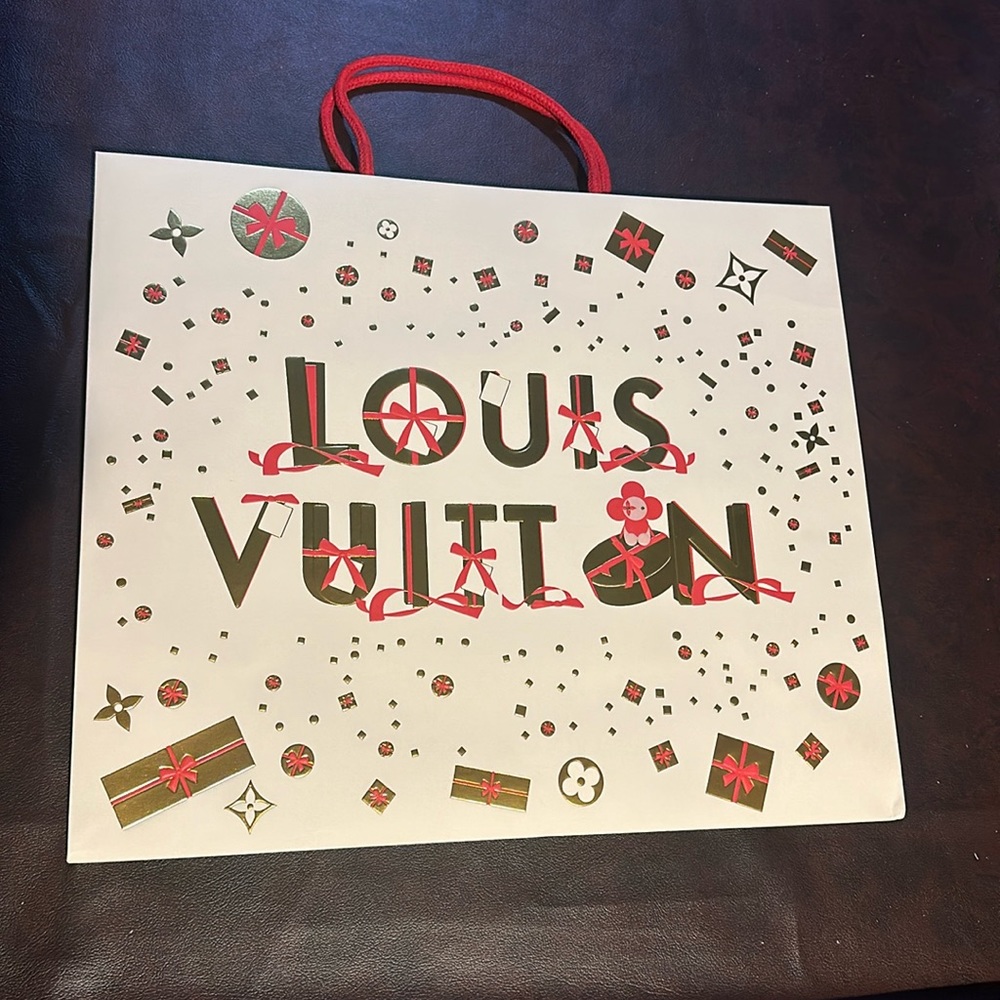 Louis Vuitton 2023 holiday shopping bag never used limited edition!